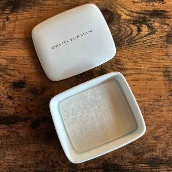 NEW David Yurman Ceramic Jewelry Valet Tray White Tan Suede RARE - Picture 4 of 6